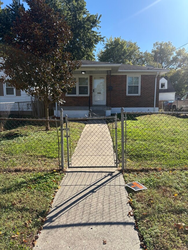 Building Photo - 942 Beecher St