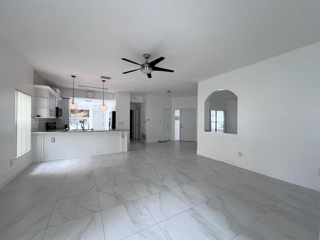 Building Photo - 5795 Parkview Point Dr