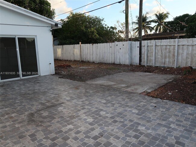 Building Photo - 8900 NW 33rd Ave