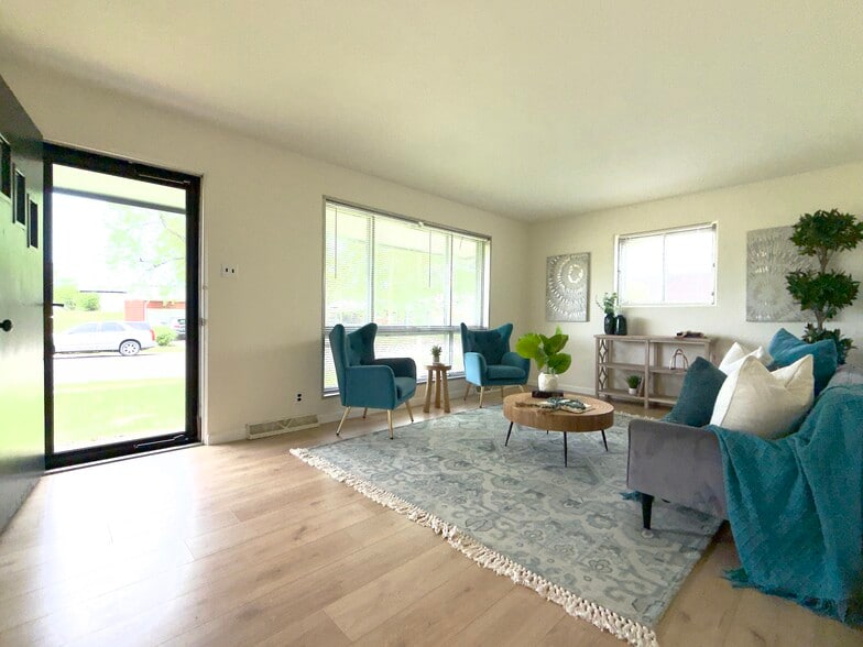 Livingroom - 1928 Cornell Ave