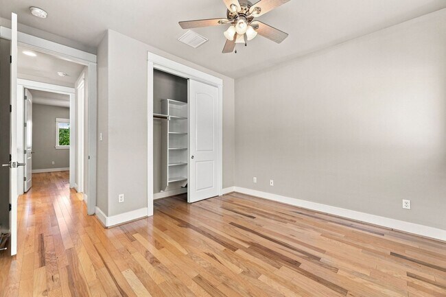 Building Photo - 304 Zennia St