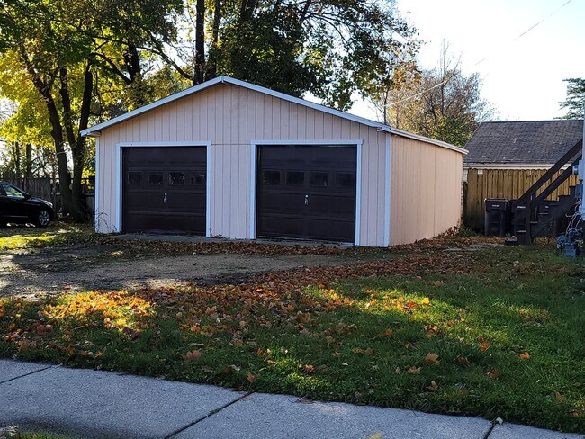 Building Photo - 603 Lincoln St