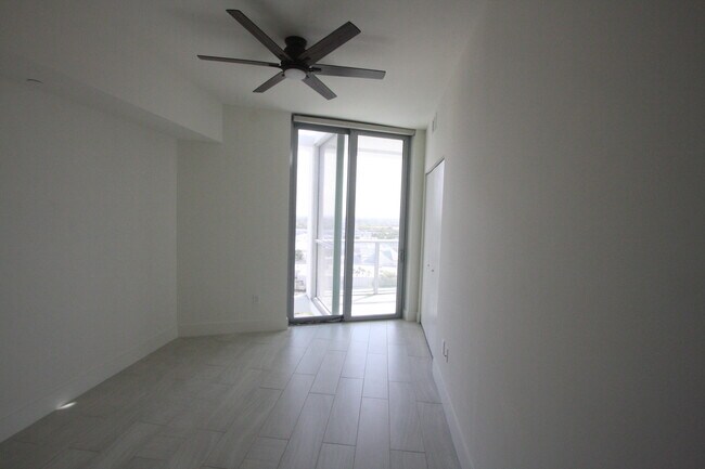 Building Photo - 2000 Metropica Wy