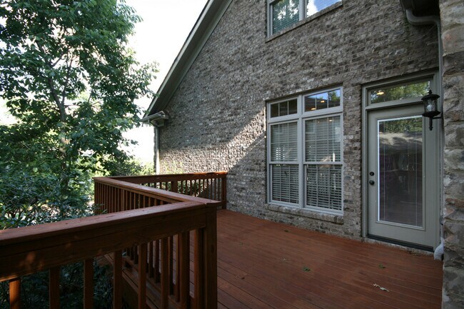 Building Photo - 27 Carriage Hill