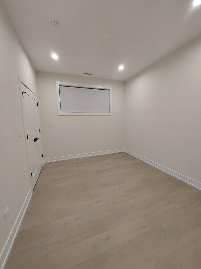 Building Photo - 4625 S Michigan Ave