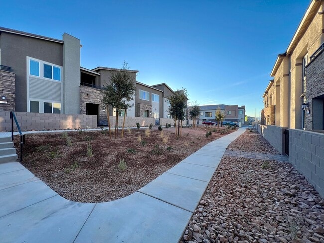 Building Photo - Beautiful Newer 4 Bedroom Home in Cadence with Large Loft