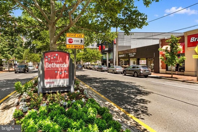 Building Photo - 4800 Chevy Chase Dr
