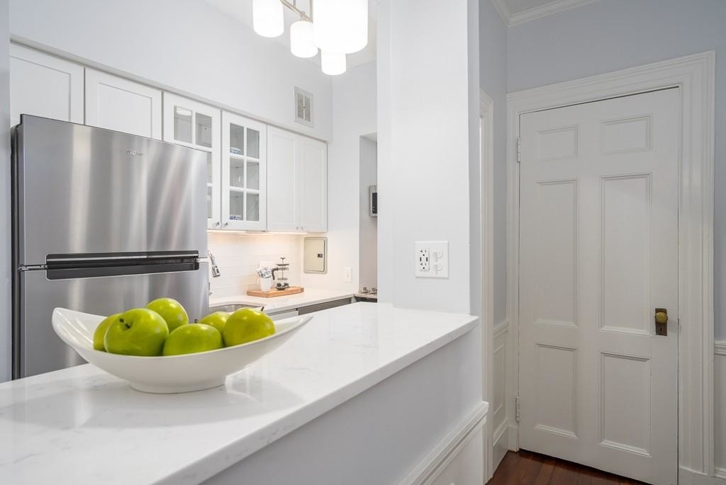 Building Photo - 112 Pinckney St