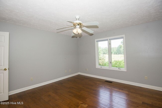 Building Photo - 1205 Greenbriar Dr