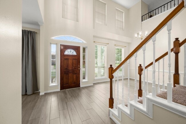 Building Photo - 16303 Lakestone Dr