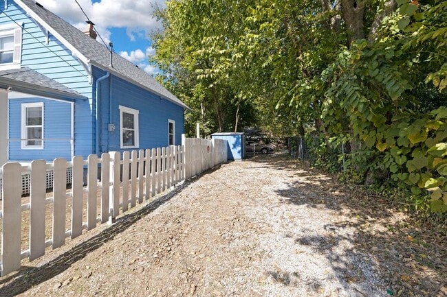 Building Photo - COMING SOON! Updated 2 Story Home in downtown Springfield