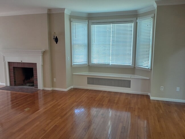 Building Photo - 373 Littlefield Ln