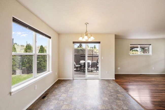 Building Photo - Spacious 3 Bed Home in Southeast Bend