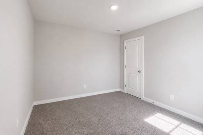 Building Photo - 353 Juniper Dr