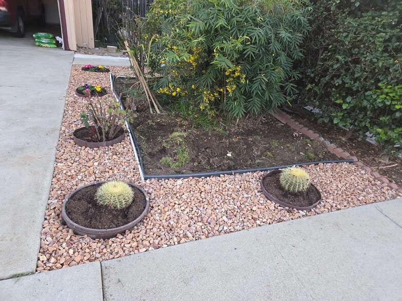 Building Photo - 400 W Glendon Way