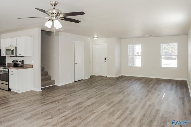 Building Photo - 410 Jasmine Dr