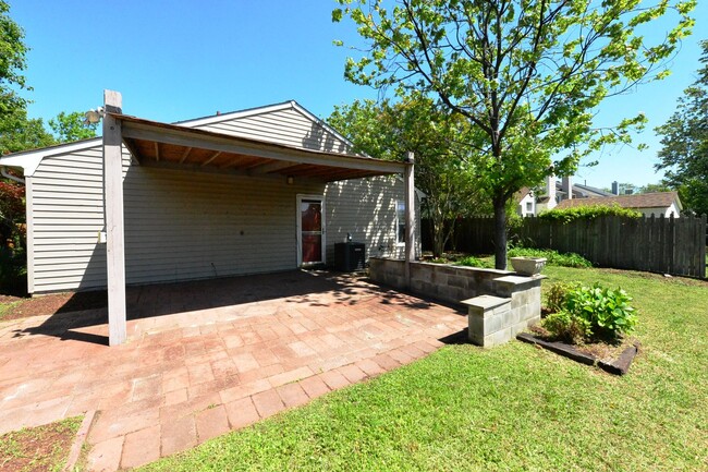 Building Photo - Lakefront Ranch in Virginia Beach!