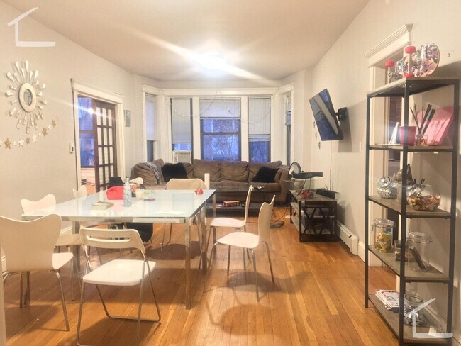 Building Photo - 215 Saint Paul St