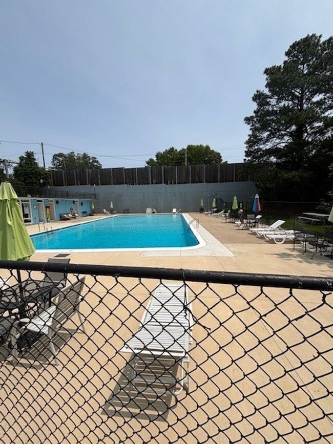 Building Photo - Amenities and Utilities included Richmond Condo Near VCU and UR