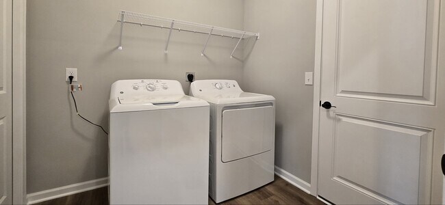 Building Photo - 1202 Ayla Ave