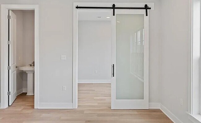 Building Photo - 405 Cranford Way