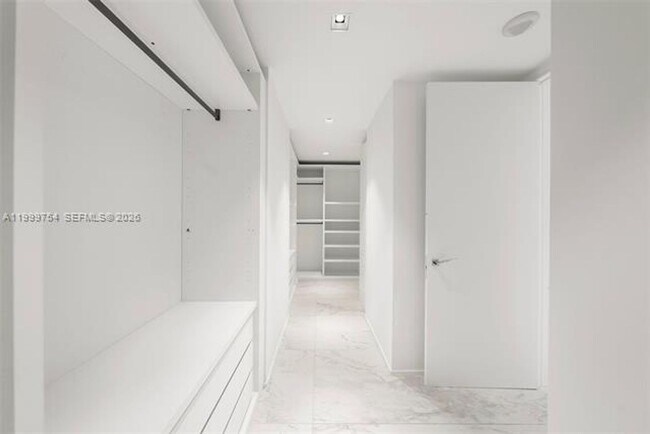 Building Photo - 1000 Biscayne Blvd