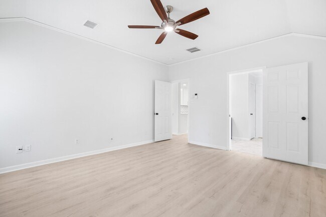 Building Photo - 23 Teakwood Pl
