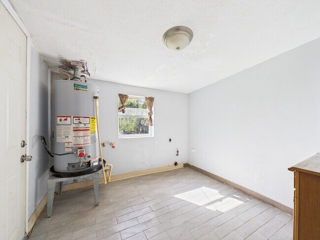 Building Photo - 3814 Luca St