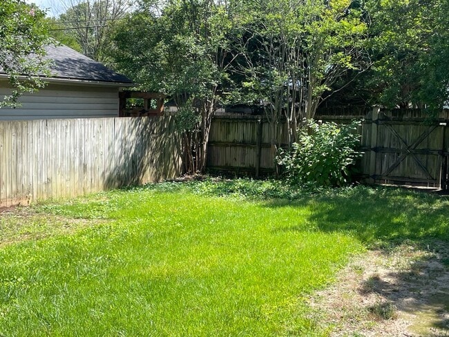 Building Photo - Updated Cute Cape - 3 bedroom, 2 bath -  4509 Fitzhugh Ave.