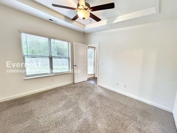 Building Photo - 787 Coopers Way