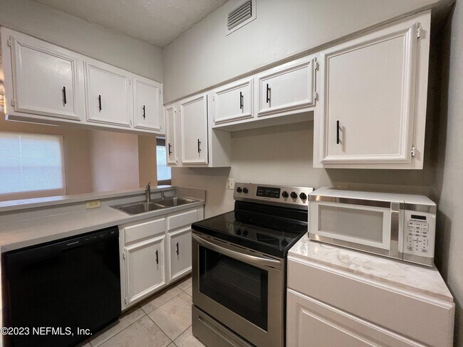 Building Photo - 6328 Delacy Rd