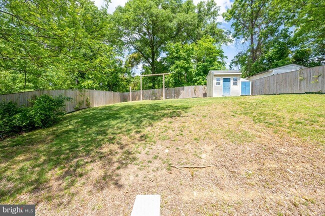 Building Photo - 2416 Fort Dr