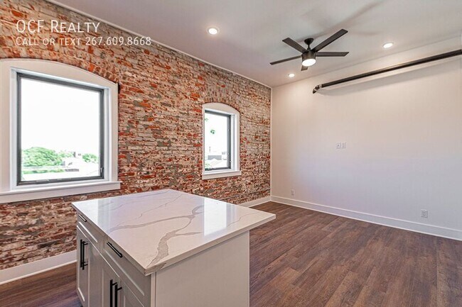 Building Photo - 1211 Bainbridge St