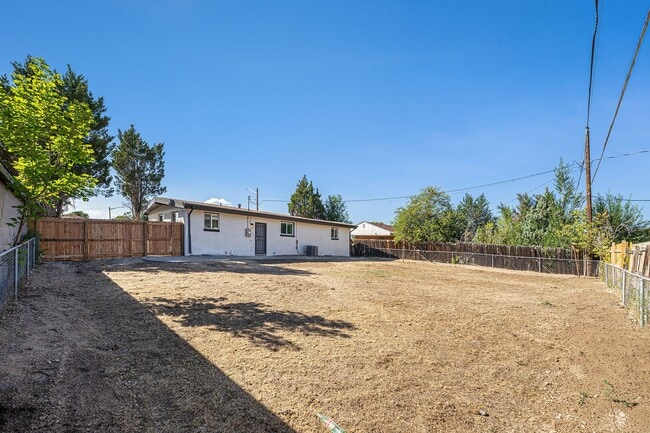 Building Photo - Spacious 6-Bed 3-Bath Home in Federal Heights/Denver