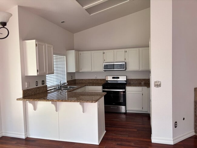 Building Photo - Charming 4 Bedroom Home For Rent
