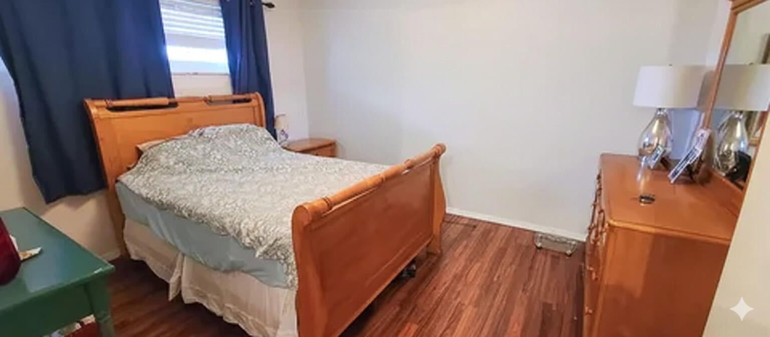 Building Photo - 2724 Garden Dr S