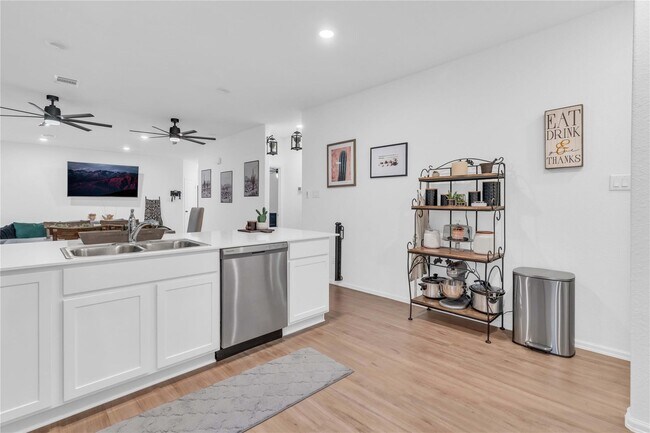 Building Photo - 6308 Astoria Pk Ln