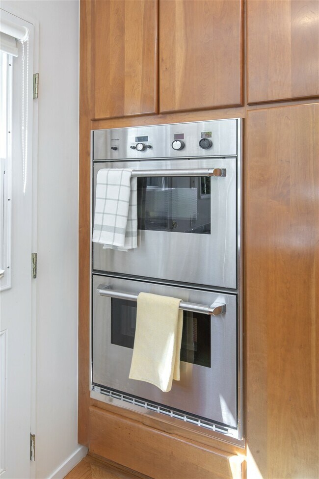 Building Photo - 180 St Germain Ave