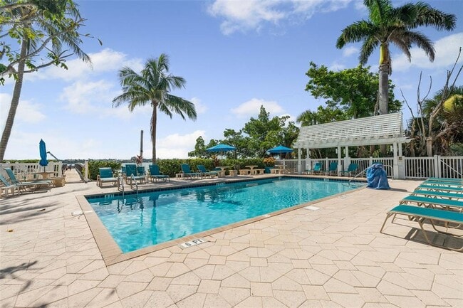 Building Photo - 1603 Gulf Dr N