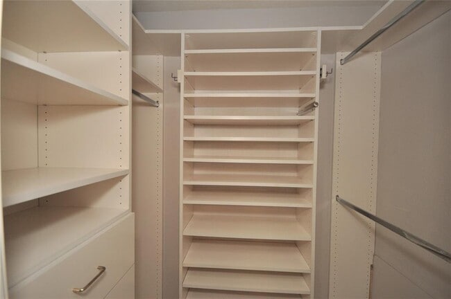 Building Photo - 1904 Papeete Dr