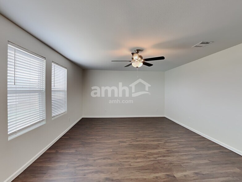 Building Photo - 5023 Highland Crest Dr