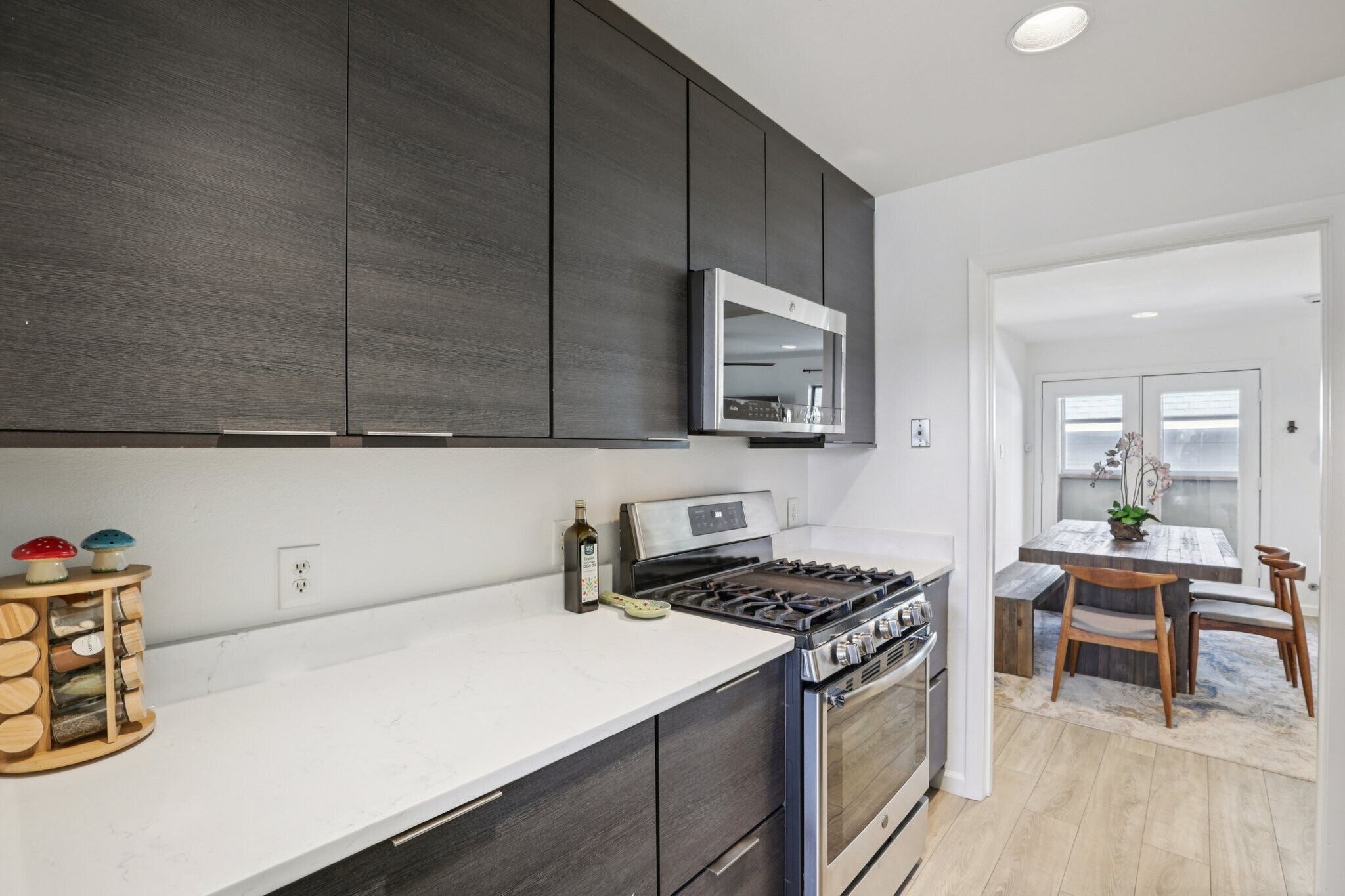 Building Photo - 1106 W 6th St