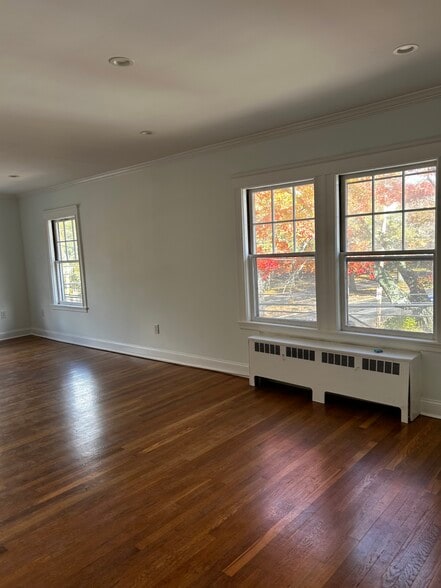 Building Photo - 176 Brush Hill Rd