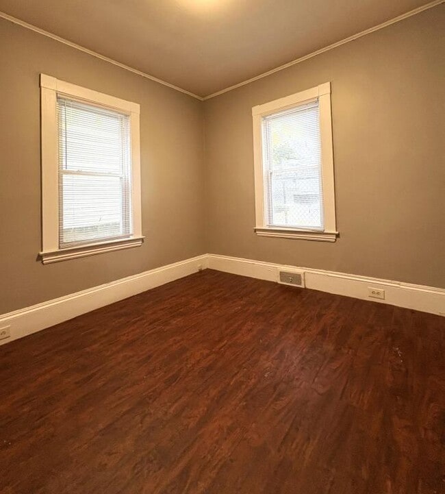 Building Photo - 7 Howe St