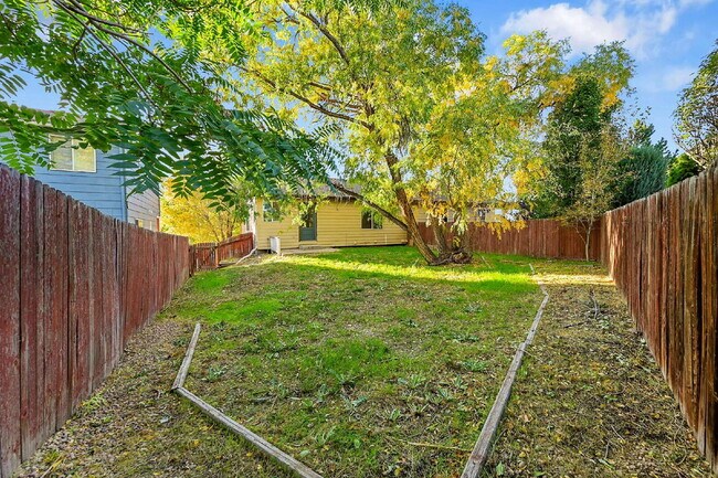 Building Photo - $2,495.00, 3 Bed, 2 bath located in Brighton.