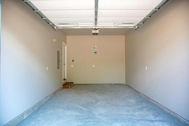 Building Photo - Gorgeous New 3 bedroom Furnished Whitefish Townhouse