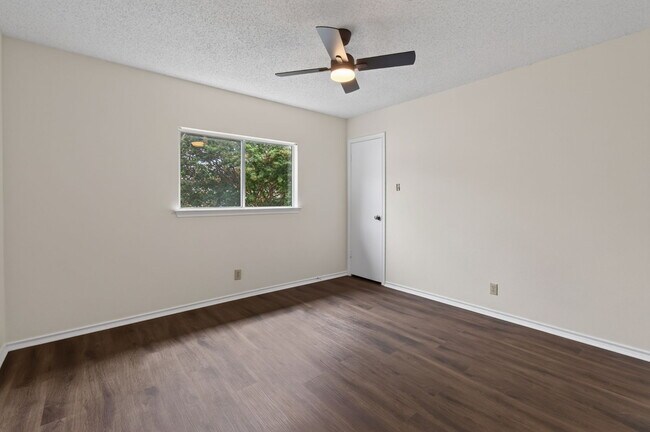 Building Photo - 8910 Kenton Mist