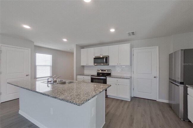 Building Photo - 8704 SW 44th Ct