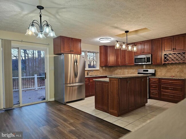 Building Photo - 310 Blue Mountain Rd