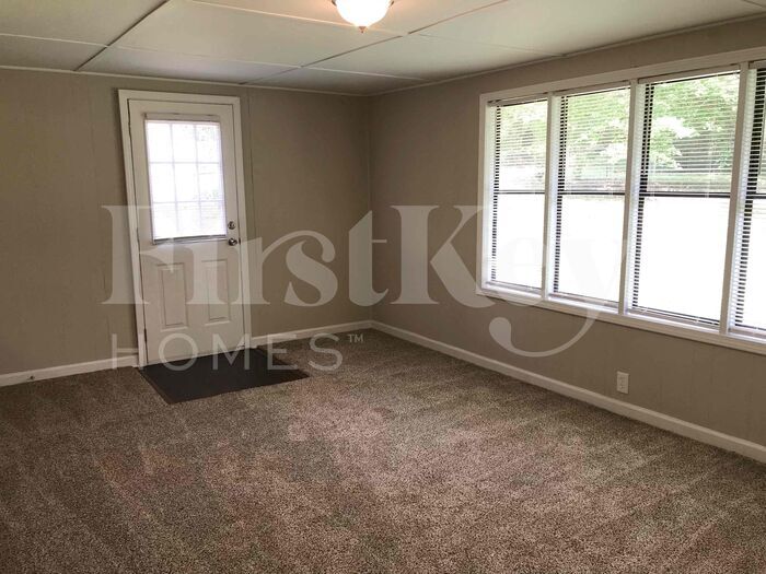 Building Photo - 5705 Hiram Lithia Springs Rd SW